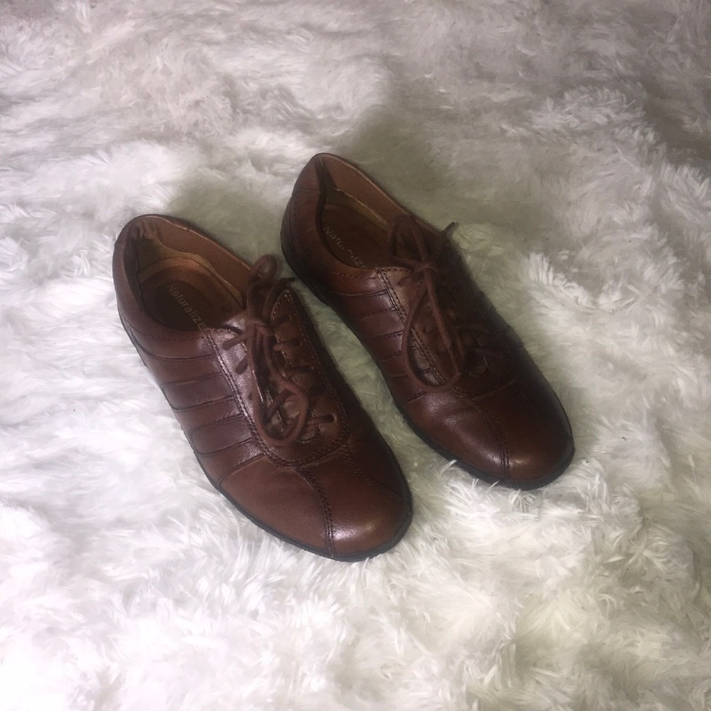 Naturalizer Addie collection lace shoes EUC